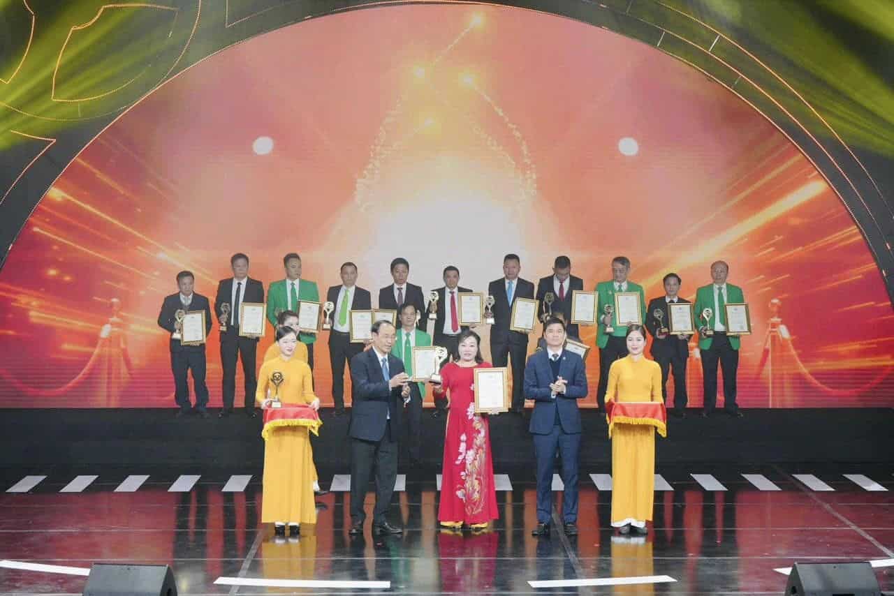 Taxi Bình An vinh dự là đơn vị vận tải duy nhất của tỉnh Thái Nguyên đạt giải thưởng “Vô lăng vàng” dành cho doanh nghiệp