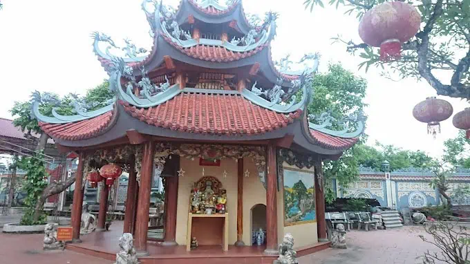 Đền Xương Rồng tọa lạc tại trung tâm Thành Phố Thái Nguyên