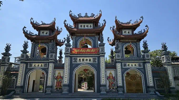 Đền Xương Rồng tọa lạc tại trung tâm Thành Phố Thái Nguyên